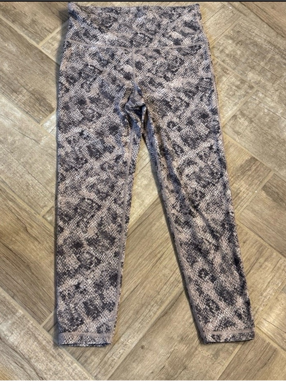 Gap fit women’s  eclipse high waist snake skin print leggings size Medium